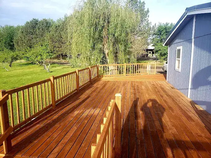Beautiful finished wood deck built by J&V Builders in Central Washington